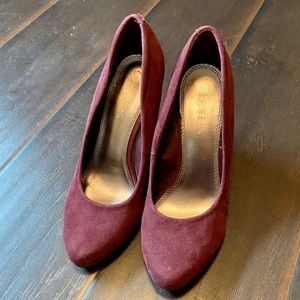 Bakers Burgundy Wedges